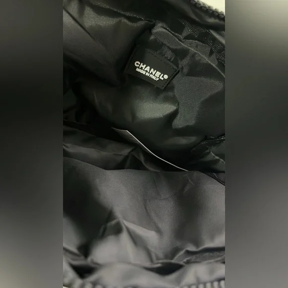 CHANEL Black New beauty Puffy Top Handles Beauty Makeup Cosmetic Bag/ vip gift - Picture 5 of 5